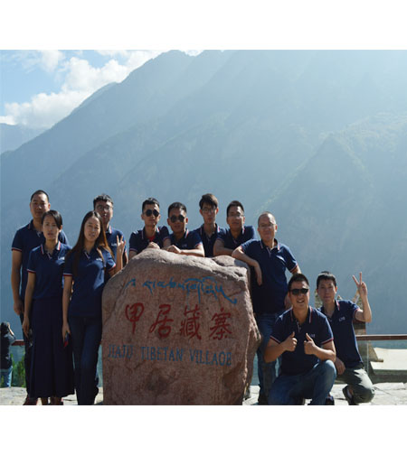 公司中层人员到甘孜藏族集体旅游